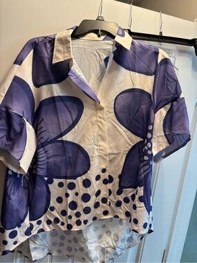 Women's Blue and White Floral Button-Front Top